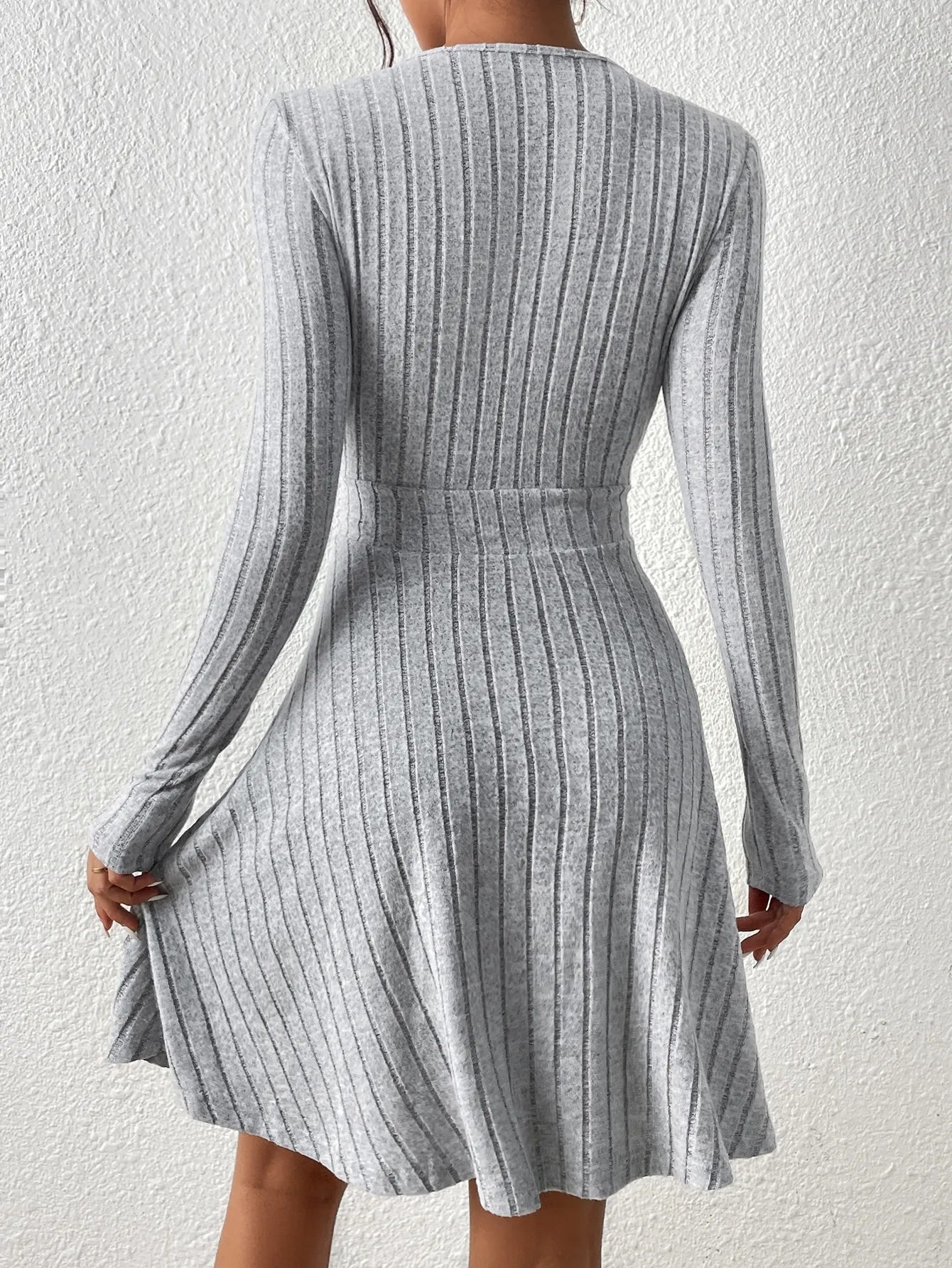 Robe Pull Mi-Longue à Manches Longues et Col en V