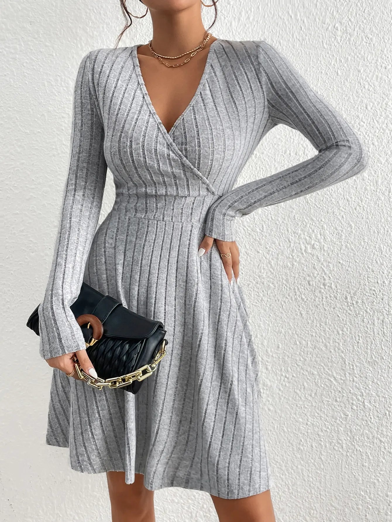 Robe Pull Mi-Longue à Manches Longues et Col en V