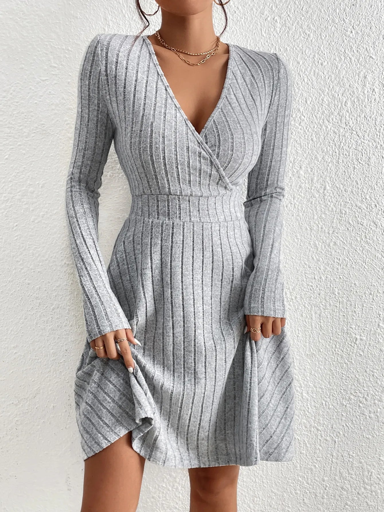 Robe Pull Mi-Longue à Manches Longues et Col en V