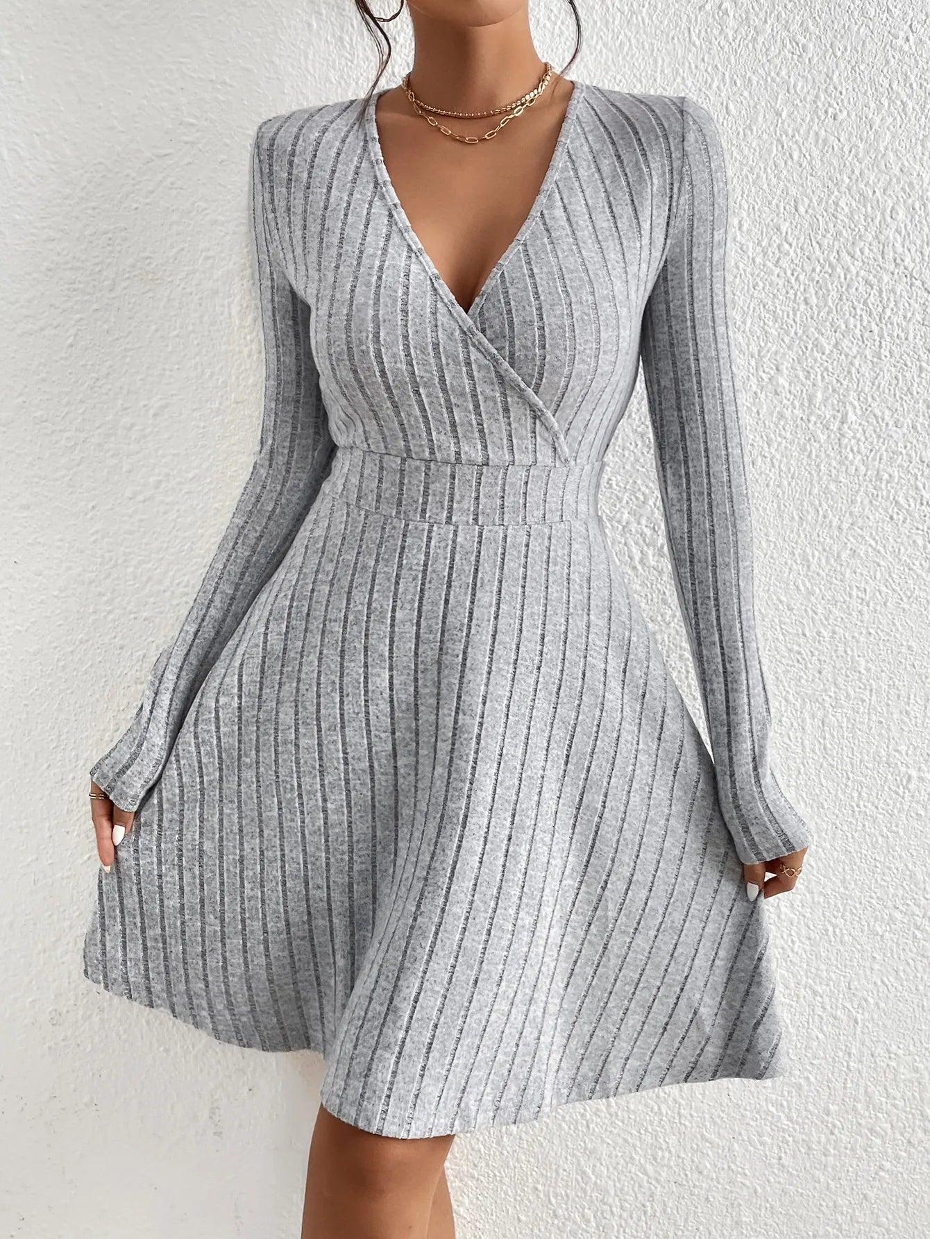Robe Pull Mi-Longue à Manches Longues et Col en V