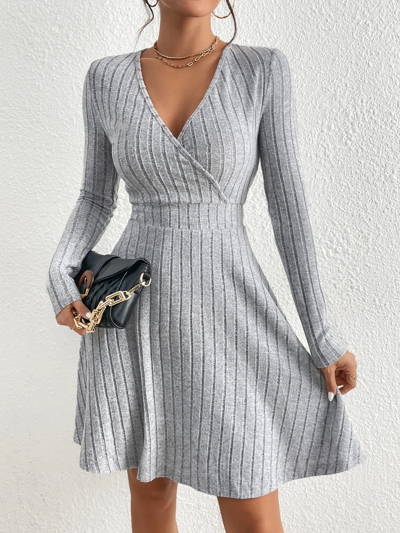 Robe Pull Mi-Longue à Manches Longues et Col en V
